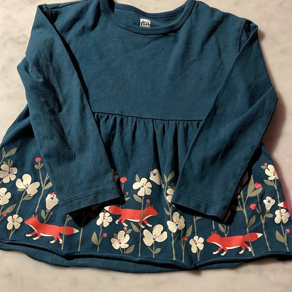 Tea ruffle bottom shirt